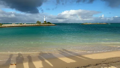 虹と灯台の横顔