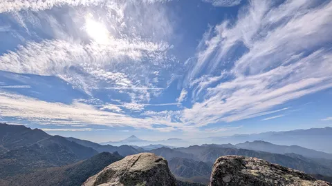 空と山がくっつく瞬間