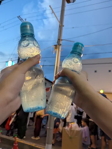 青い夜の乾杯風景