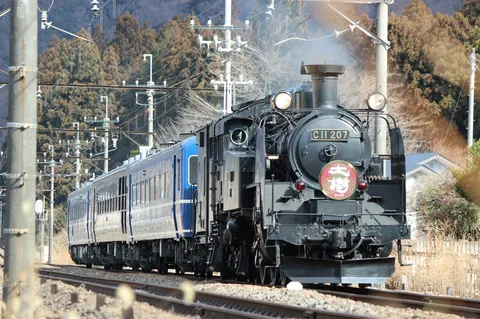 煙を連れてくる列車