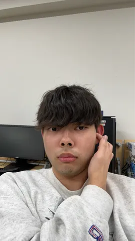 思慮深げな眼差し