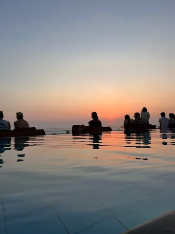 夕映えを映す水面