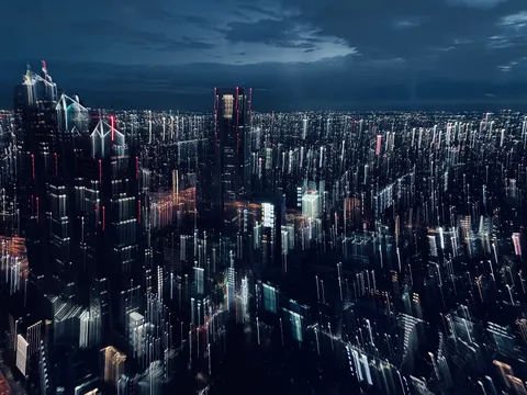 光が走る夜の都市