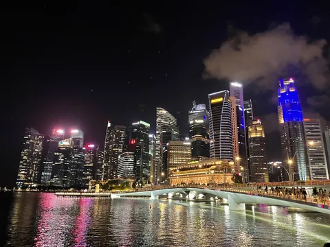 光の水都、夜景の余韻