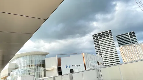 物憂げな風雲、ららぽーと