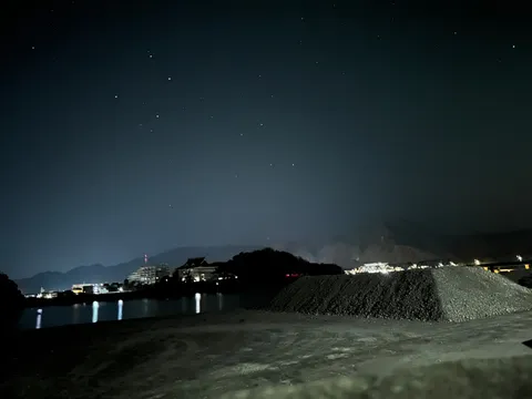 星降る夜の港町