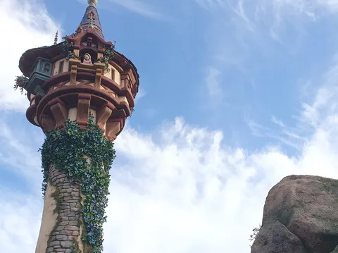 ラプンツェルの塔と空
