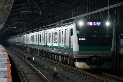 夜の帳、旅立ちを待つ列車