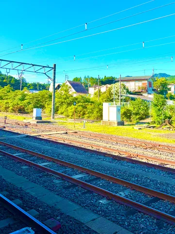 夏空と線路の交差
