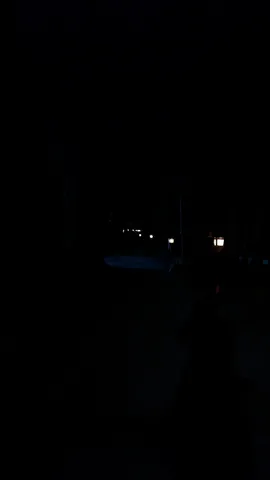 闇夜に灯る、静かな道