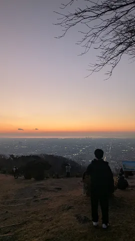 街明かりと夕空のコントラスト
