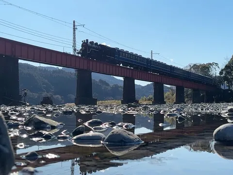 鉄橋を渡る静かな風景