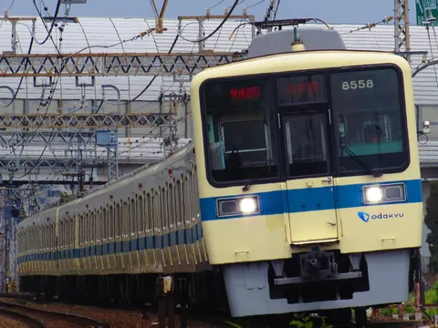 黄色い電車、未来へ疾走