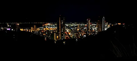 闇夜を彩る都会の光