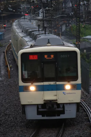 夜の線路を走る一枚