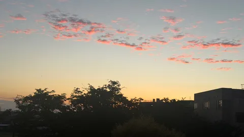空を彩る夕焼け雲