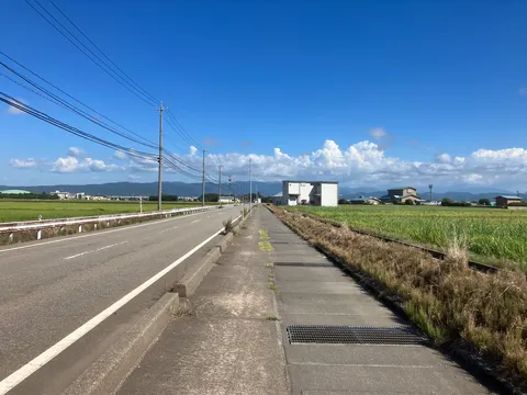 夏の終わりの田舎道