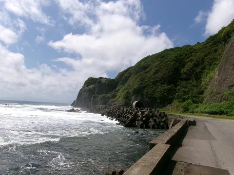 潮風とコンクリートの道