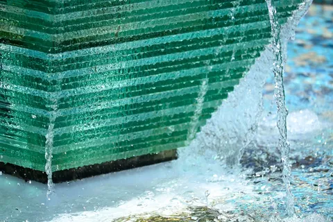 水滴のカーテン、ガラスの壁