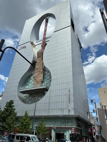 ギターを抱えるビル