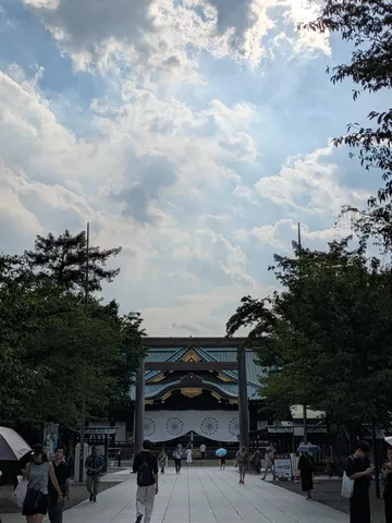 空と神門、静かな参道