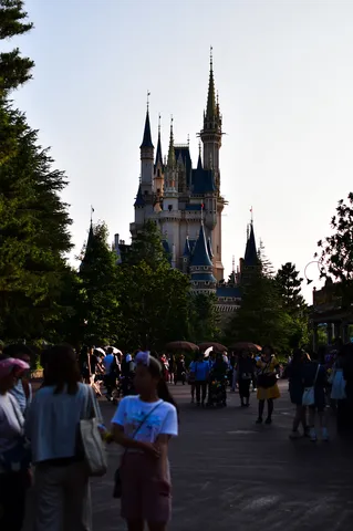憧れの城へ誘う夏の午後