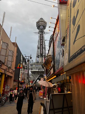 大阪・新世界のシンボル、通天閣