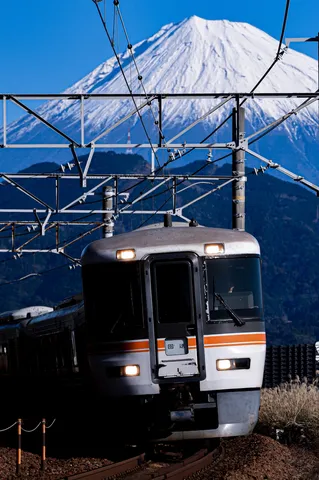 富士を望む鉄道風景