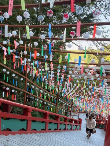 灯りと階段の風景