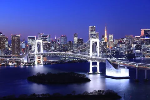夜空に輝く光の架け橋