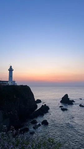 夕焼けを見張る灯台