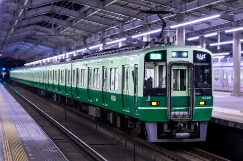ターミナルへ向かう、緑の灯
