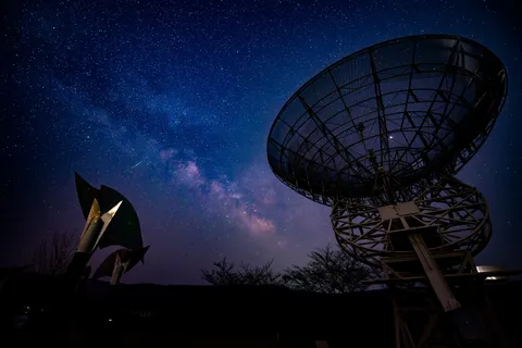 星空を聴く巨大な耳