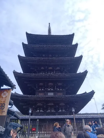 圧巻の五重塔！首が疲れた人々