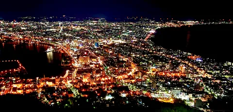 海と街を結ぶ夜景