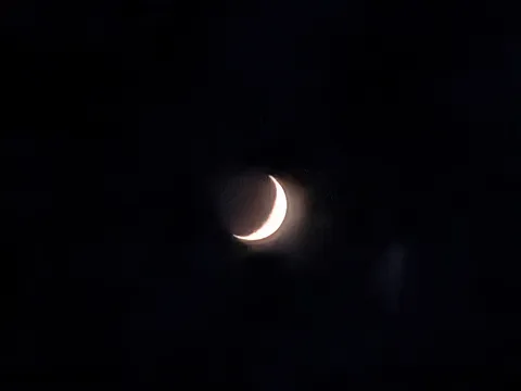 宇宙の片隅の三日月