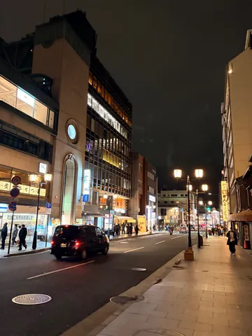 夜の帳、都会の灯り