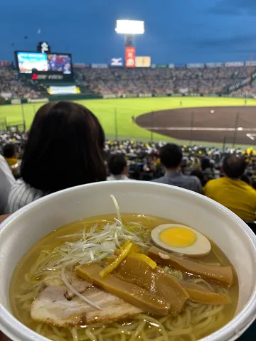 野球観戦とラーメン、夏の夜の贅沢