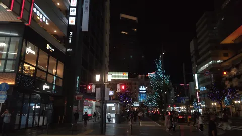 都市の灯と青い輝き