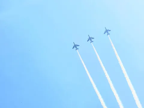 空を駆ける蒼き翼