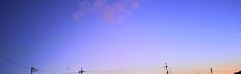 夕暮れと静かな輪郭