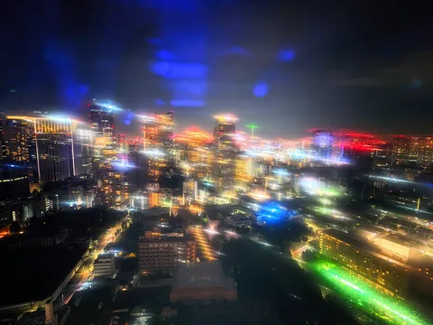 夜景に滲む光の万華鏡