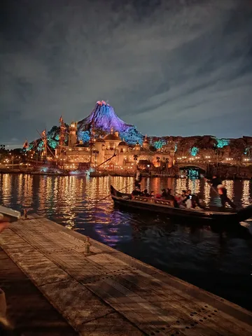 光彩放つ異国の夜景