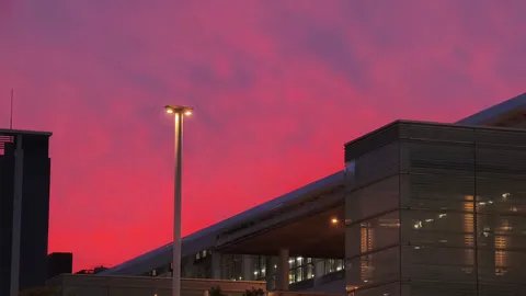 夕景とガラスの静けさ