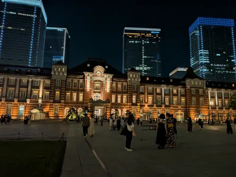 歴史と光の交差点、東京駅