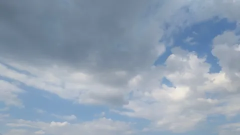 群青の空と雲のシンフォニー
