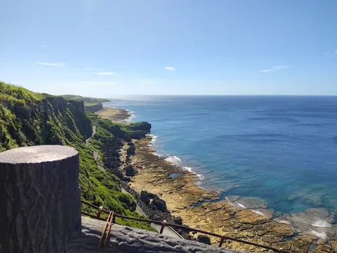 断崖絶壁が続く海岸線の絶景