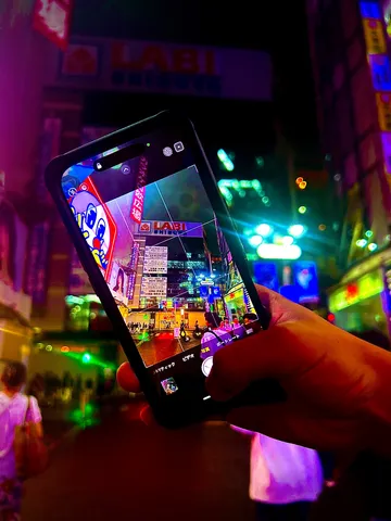 スマホの中で彩る夜の街