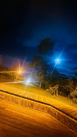 光まぶしき夜のカーブ
