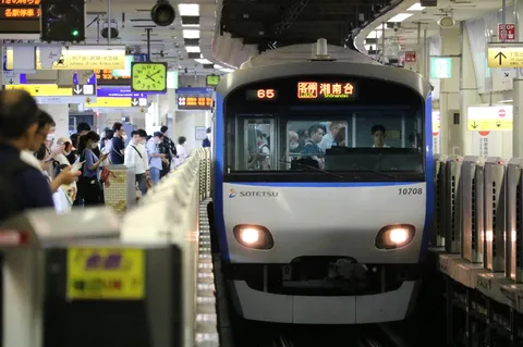 都会の駅、日常の風景